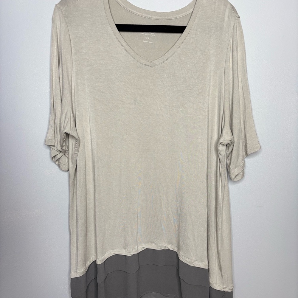 LOGO Lori Goldstein women’s plus 2X short sleeve beige shark-bite top blouse